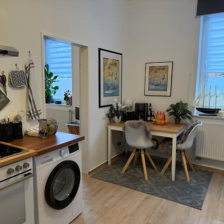 1 Zi Whg An Der Universitaetsklinik Zu Kiel-city, Koldingstrasse 12, Perfekt Als Schadenwohnung, Eigener Parkplatz, 45 Qm, Grosse Wohnkueche, Wlan Incl, Perfekt Moebliert, Je 3 Min Zur Universitaet, Ostsee, Seebaeder, Luxusfaehren Apartament