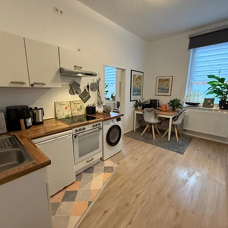 Apartament 1 Zi Whg An Der Universitaetsklinik Zu Kiel-city, Koldingstrasse 12, Perfekt Als Schadenwohnung, Eigener Parkplatz, 45 Qm, Grosse Wohnkueche, Wlan Incl, Perfekt Moebliert, Je 3 Min Zur Universitaet, Ostsee, Seebaeder, Luxusfaehren Kilonia