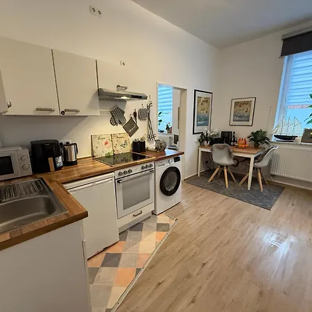 Apartament 1 Zi Whg An Der Universitaetsklinik Zu Kiel-city, Koldingstrasse 12, Perfekt Als Schadenwohnung, Eigener Parkplatz, 45 Qm, Grosse Wohnkueche, Wlan Incl, Perfekt Moebliert, Je 3 Min Zur Universitaet, Ostsee, Seebaeder, Luxusfaehren