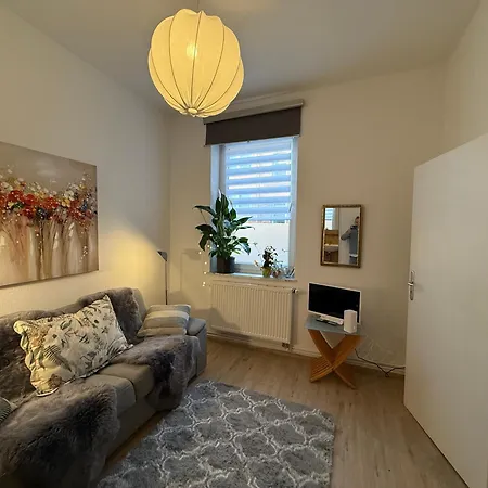 1 Zi Whg An Der Universitaetsklinik Zu Kiel-city, Koldingstrasse 12, Perfekt Als Schadenwohnung, Eigener Parkplatz, 45 Qm, Grosse Wohnkueche, Wlan Incl, Perfekt Moebliert, Je 3 Min Zur Universitaet, Ostsee, Seebaeder, Luxusfaehren Apartament *