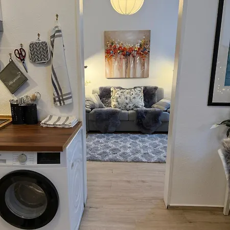 Apartament 1 Zi Whg An Der Universitaetsklinik Zu Kiel-city, Koldingstrasse 12, Perfekt Als Schadenwohnung, Eigener Parkplatz, 45 Qm, Grosse Wohnkueche, Wlan Incl, Perfekt Moebliert, Je 3 Min Zur Universitaet, Ostsee, Seebaeder, Luxusfaehren Kilonia