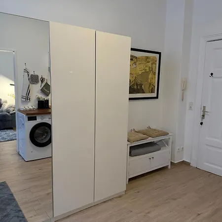 Apartment Für Befristete Aufenthalte Nähe Uksh Voll Möbliert