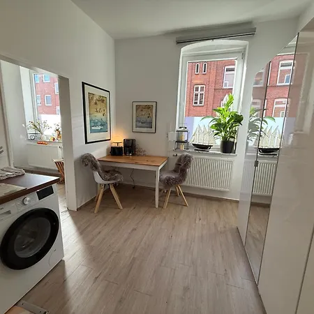 1 Zi Whg An Der Universitaetsklinik Zu Kiel-city, Koldingstrasse 12, Perfekt Als Schadenwohnung, Eigener Parkplatz, 45 Qm, Grosse Wohnkueche, Wlan Incl, Perfekt Moebliert, Je 3 Min Zur Universitaet, Ostsee, Seebaeder, Luxusfaehren Apartament Kilonia