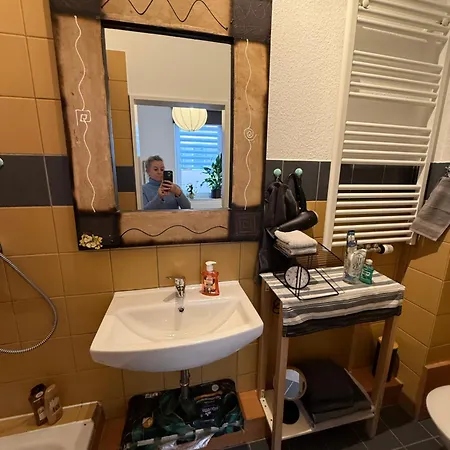 Apartament 1 Zi Whg An Der Universitaetsklinik Zu Kiel-city, Koldingstrasse 12, Perfekt Als Schadenwohnung, Eigener Parkplatz, 45 Qm, Grosse Wohnkueche, Wlan Incl, Perfekt Moebliert, Je 3 Min Zur Universitaet, Ostsee, Seebaeder, Luxusfaehren