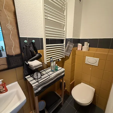 1 Zi Whg An Der Universitaetsklinik Zu Kiel-city, Koldingstrasse 12, Perfekt Als Schadenwohnung, Eigener Parkplatz, 45 Qm, Grosse Wohnkueche, Wlan Incl, Perfekt Moebliert, Je 3 Min Zur Universitaet, Ostsee, Seebaeder, Luxusfaehren