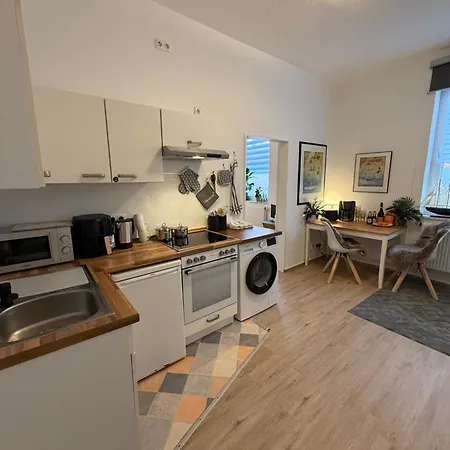 1 Zi Whg An Der Universitaetsklinik Zu Kiel-city, Koldingstrasse 12, Perfekt Als Schadenwohnung, Eigener Parkplatz, 45 Qm, Grosse Wohnkueche, Wlan Incl, Perfekt Moebliert, Je 3 Min Zur Universitaet, Ostsee, Seebaeder, Luxusfaehren Apartament *