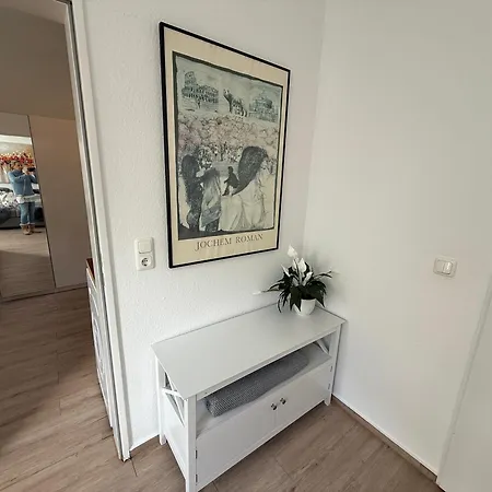 1 Zi Whg An Der Universitaetsklinik Zu Kiel-city, Koldingstrasse 12, Perfekt Als Schadenwohnung, Eigener Parkplatz, 45 Qm, Grosse Wohnkueche, Wlan Incl, Perfekt Moebliert, Je 3 Min Zur Universitaet, Ostsee, Seebaeder, Luxusfaehren Apartament Kilonia